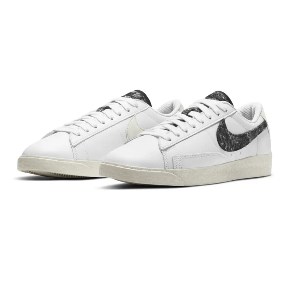 Nike Blazer Low SE Womens Size  8 New